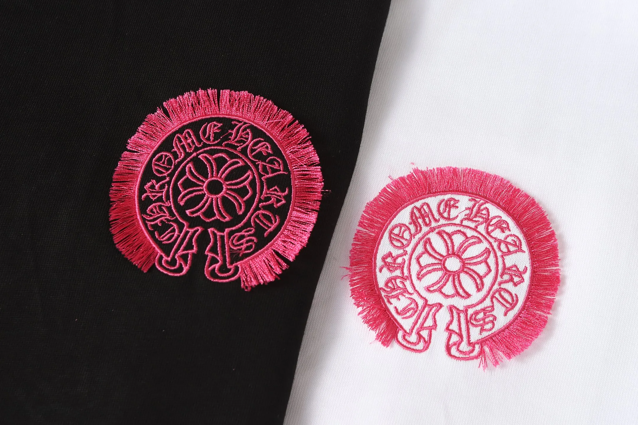 P160 💰 Actual pictures [High-end quality] Code: 8913# Color: Black White Size: S to XXL 2026ss Internet celebrity cross🔥New Chrome Hearts 320g customized fabric Chrome heart round neck short sleeves Use personalized embroidered tassel technology Loose version for men and women